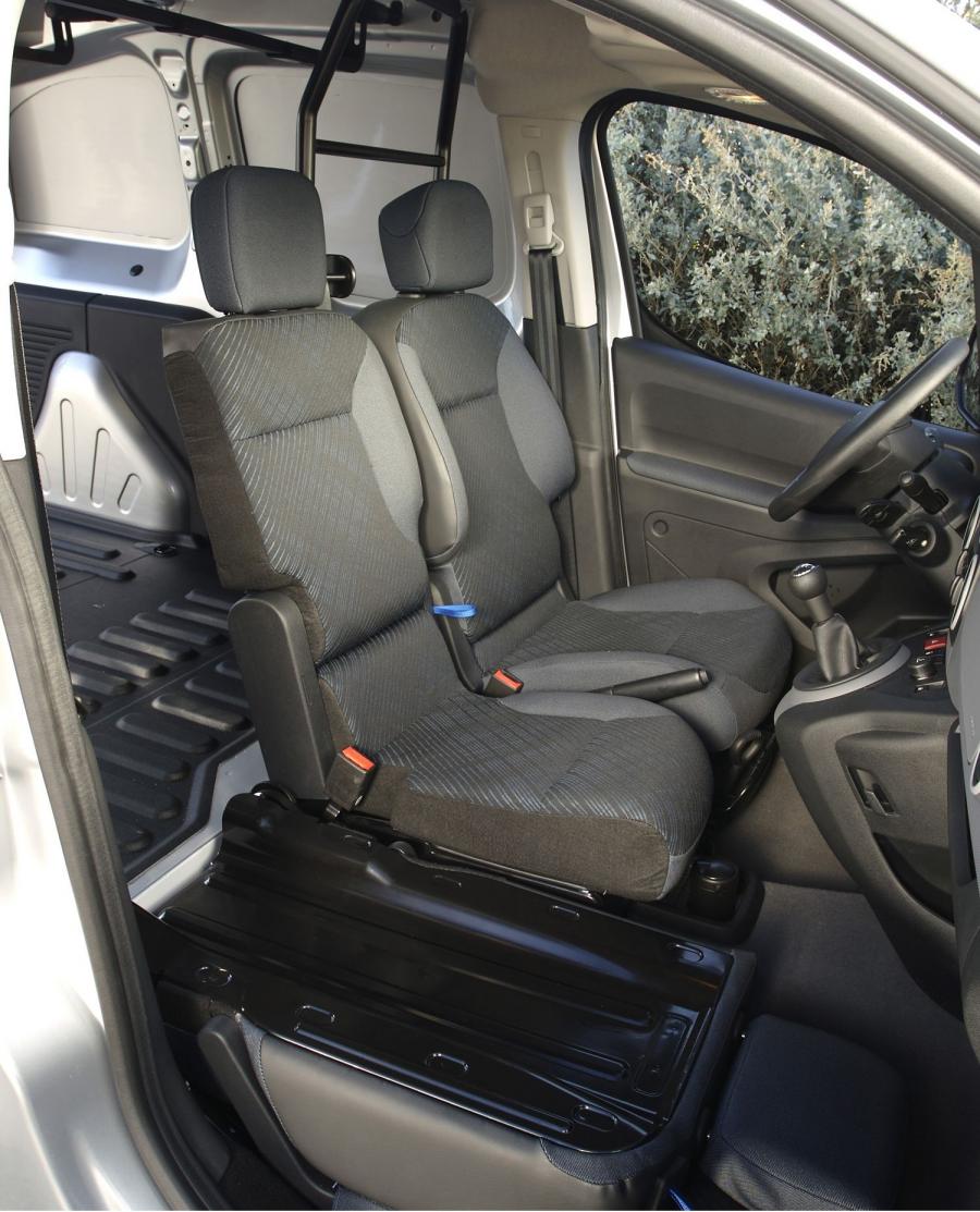  Peugeot Partner 2008 года  (фото 26 из 54)